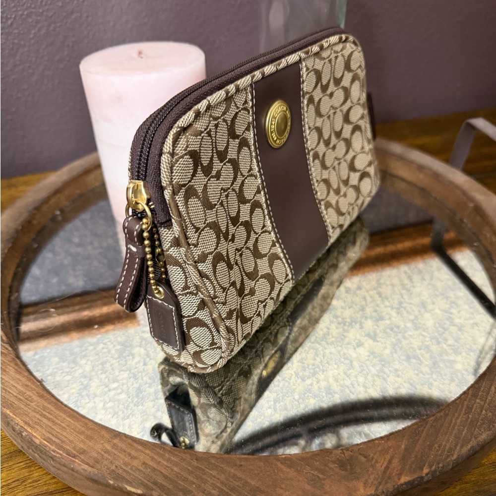 ⨠NWOT - Vintage Y2K Coach Signature Canvas Zip Pouch ⨠- Picture 4 of 9
